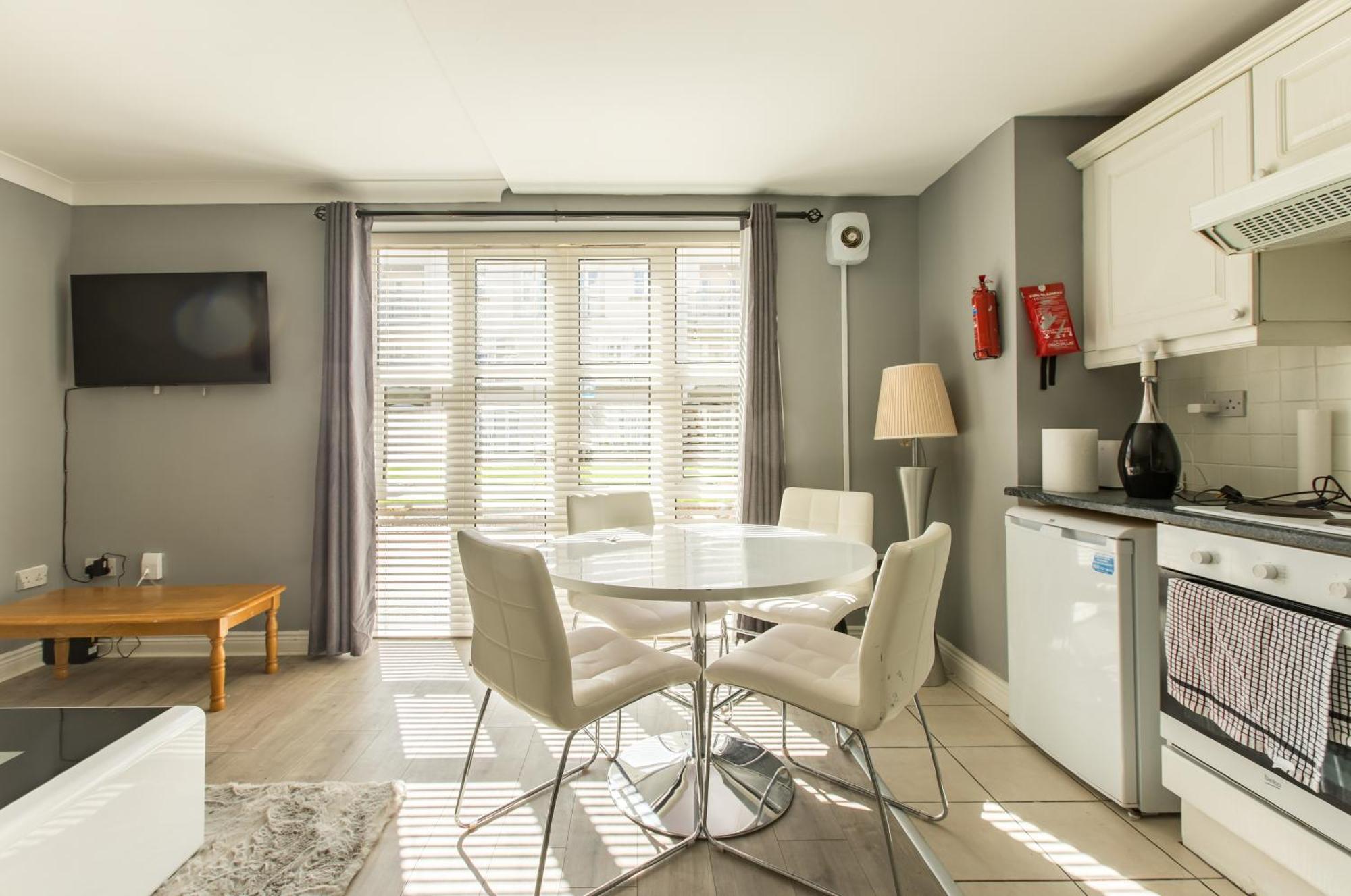 Modern Elegant Central Apt With Parking Дублин Экстерьер фото