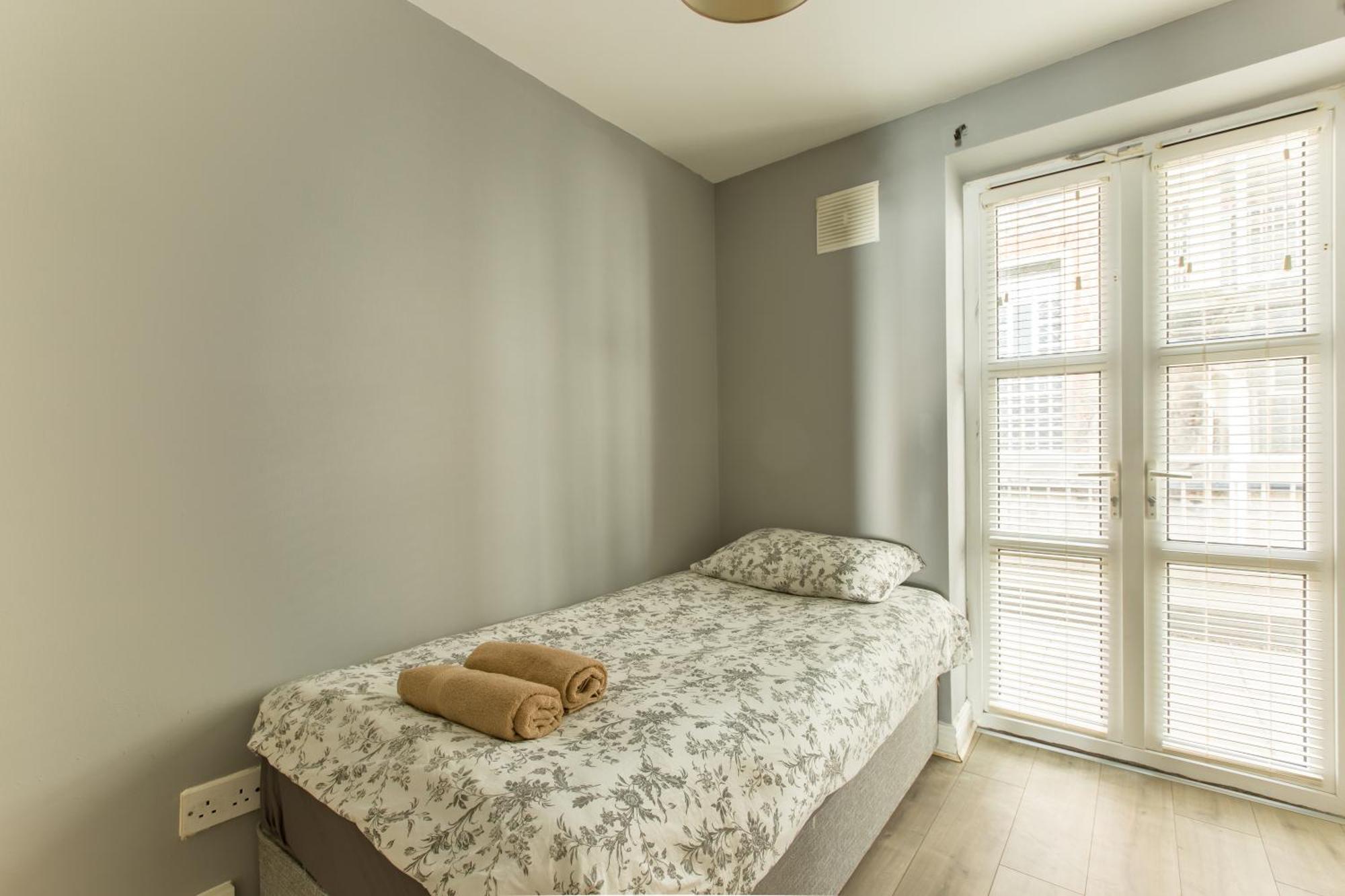 Modern Elegant Central Apt With Parking Дублин Экстерьер фото